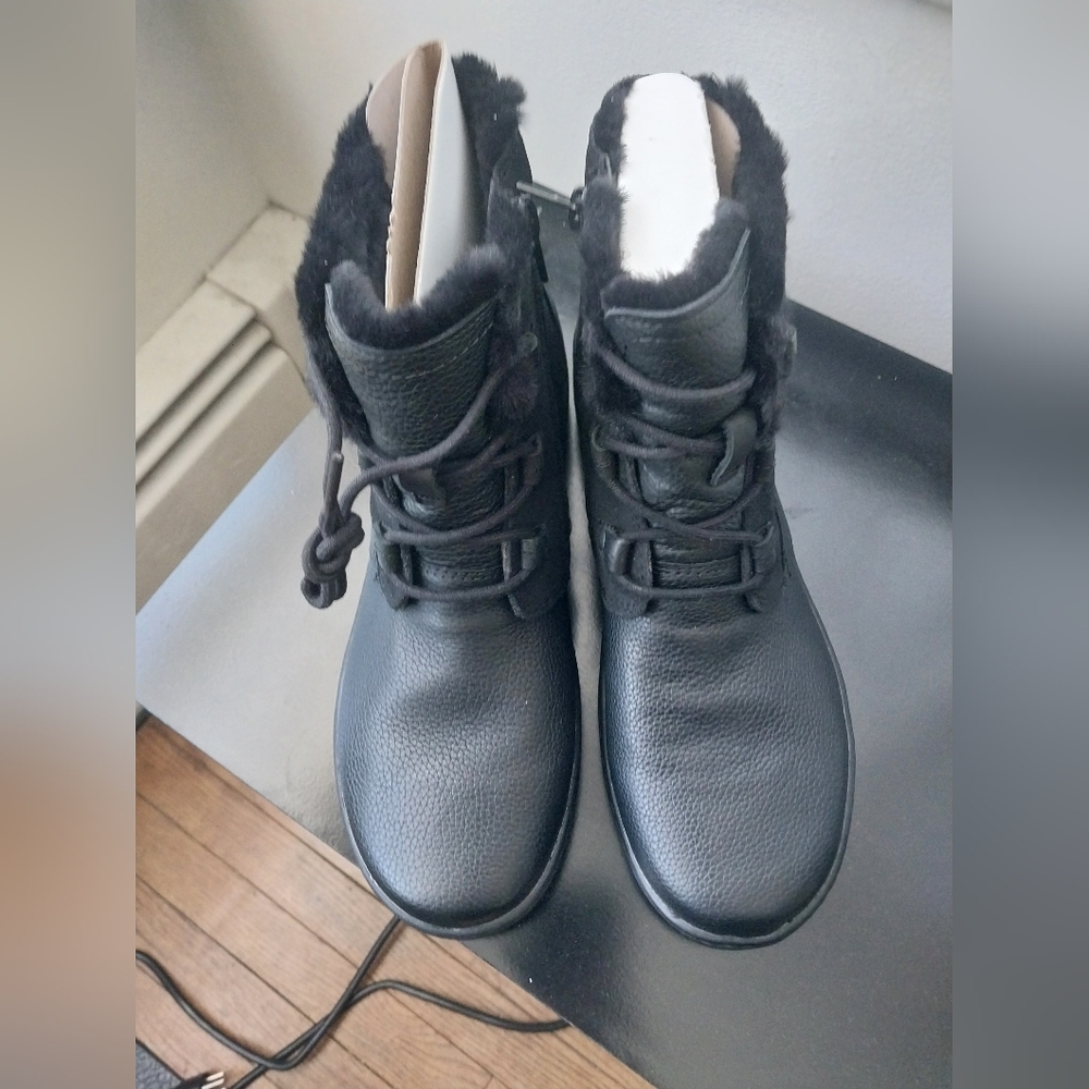 Clarks Women's Cora Chai Ankle Boots New In The Box Size 8